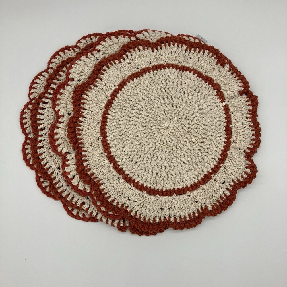 Rachel Ashwell Farmhouse Round Placemats (4) 15 in Crocheted‎ Rust Edge